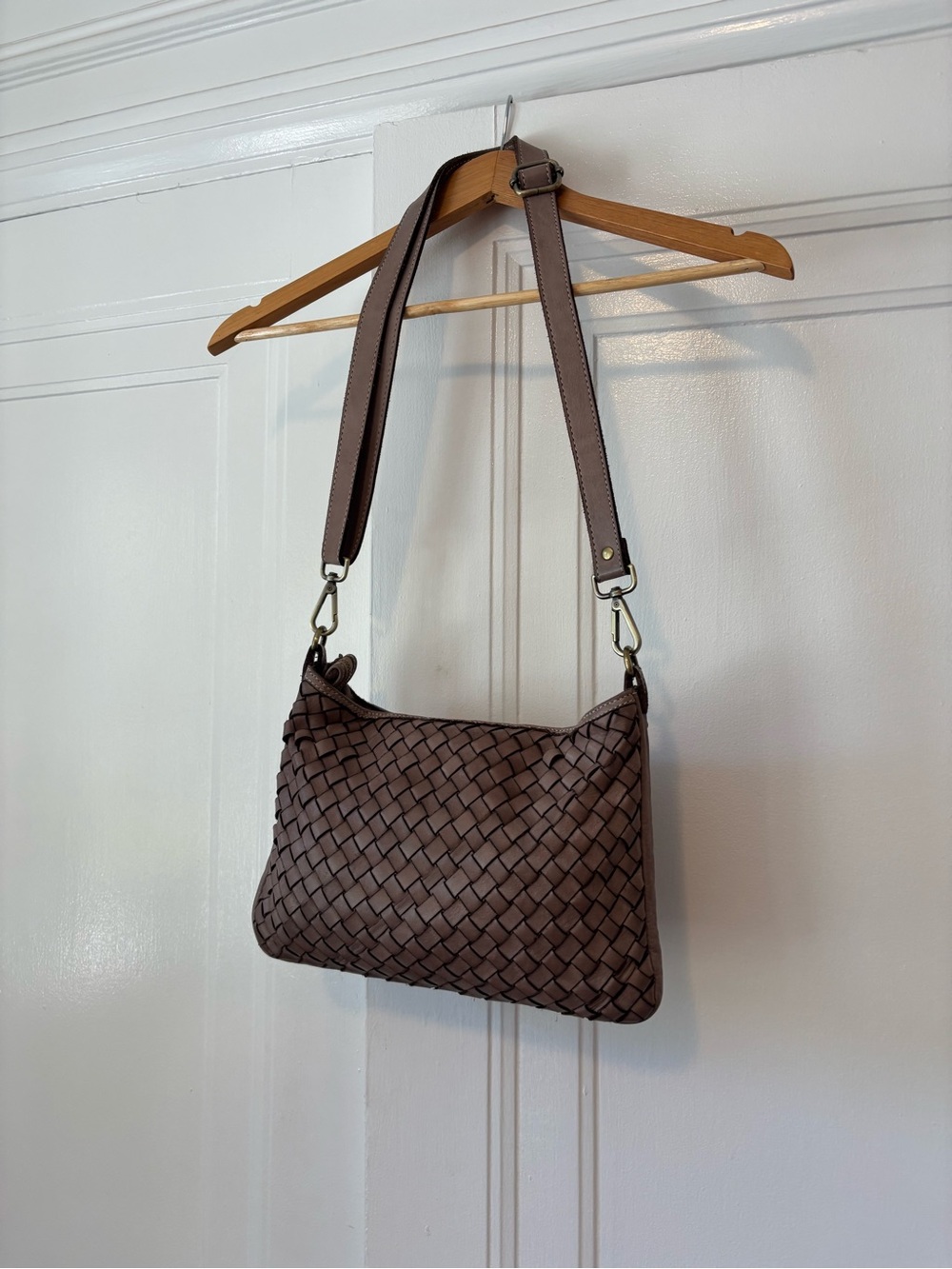 Med. light Taupe Shoulder or Crossbody Bag a la Bottega Veneta Woven Leather